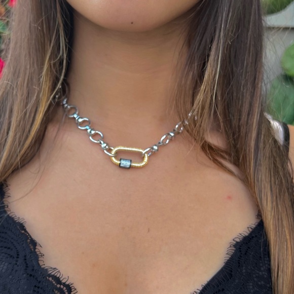 Salomé Carabiner Necklace - Picture 4 of 13